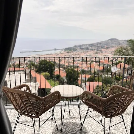 Dona I At Botanical Garden * 푼샬