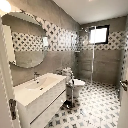 Dona I At Botanical Garden 푼샬