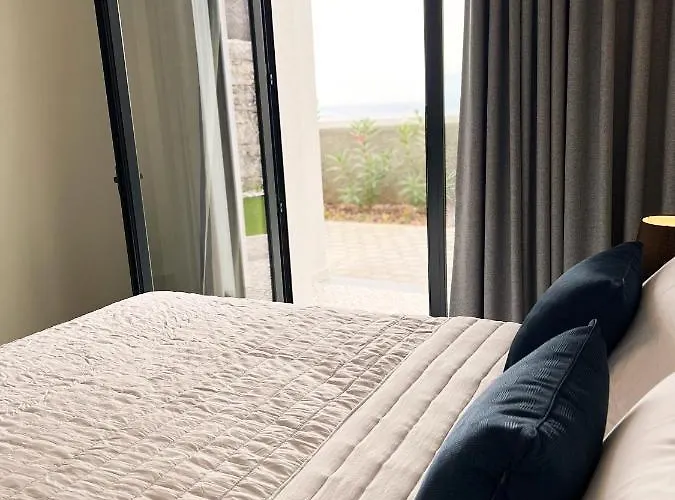 Dona I At Botanical Garden フンシャル