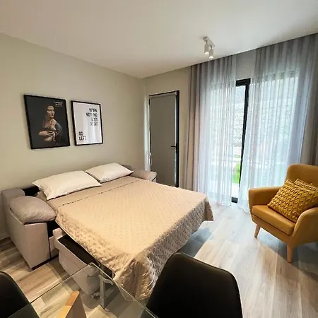 Dona I At Botanical Garden *