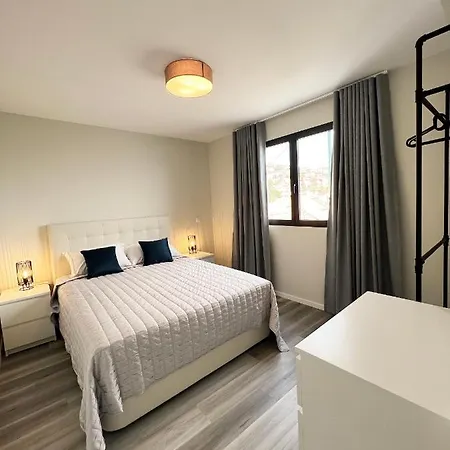 Dona I At Botanical Garden