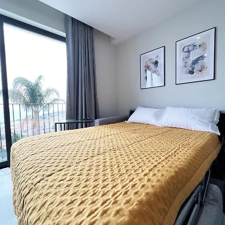 Dona I At Botanical Garden