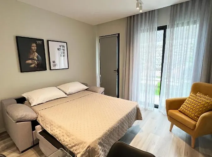 Dona I At Botanical Garden *