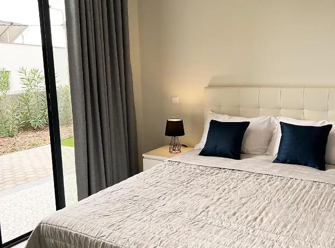 Dona I At Botanical Garden