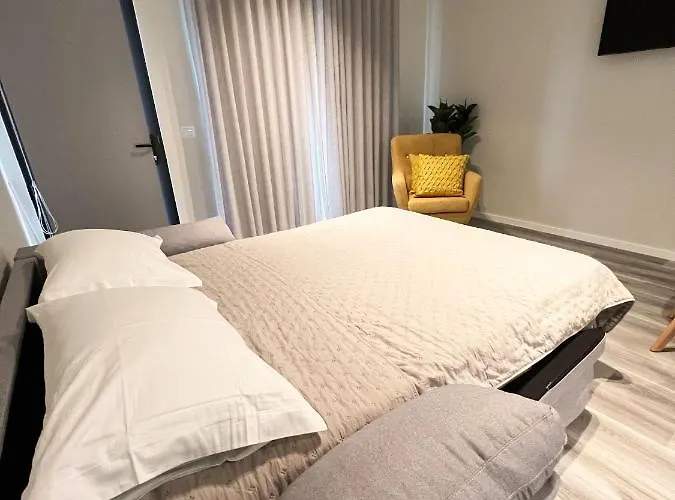 Dona I At Botanical Garden